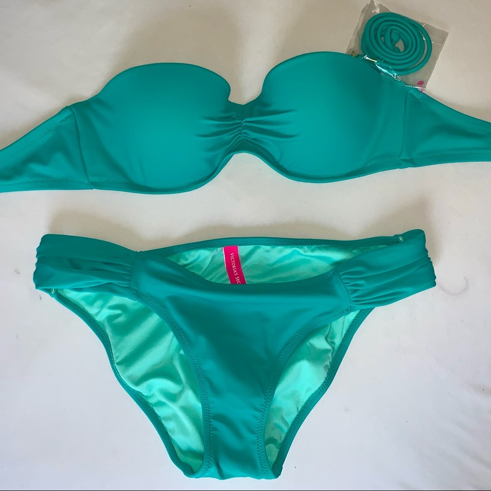 NWOT Victoria’s Secret Bandeau Bikini